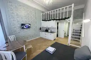 Udobnaya Dvukhurovnevaya V Tsentre Sankt-Peterburga Flat
