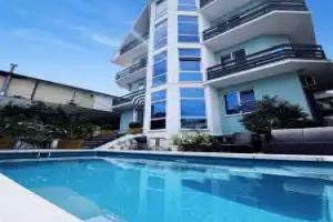 Five Story Guest House, Adler