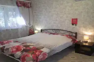 Studiya U Morya V Alushte Flat, Alushta