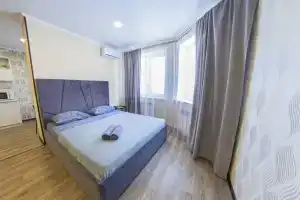 Studiya Na Beregu Volgi C Zhivopicnym Vidom Flat, Engels