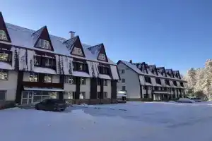 V Zhivopisnom Meste Apartments, Tryokhgorny