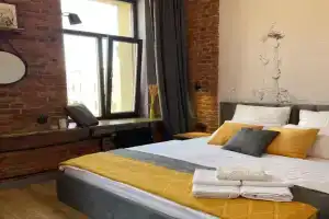 English 27 Apartment