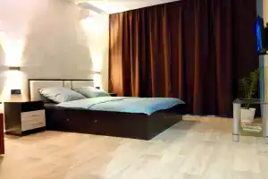 Novaya V Novom Dome V Tsentre Goroda Flat, Magnitogorsk