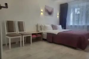 Rozovaia studiia na Peskakh Flat, Votkinsk