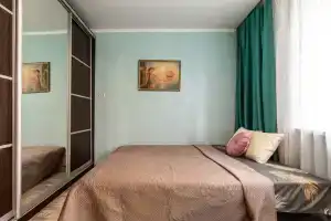 V Tsentre Flat, Shakhty