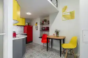 6 Studiya Glinki Apartments