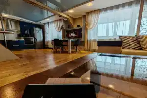 V Zolotom Kvadrate Flat