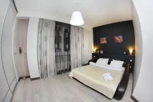 Trekhkomnatnye Ryadom S Trts Mega Apartments, Almaty