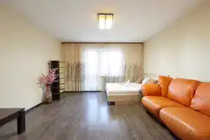 Dvukhkomnatnaya Kvartira Na Prospekte Pobedy 238 Flat, Chelyabinsk