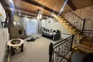 S Kaminom Cottage, Dombay