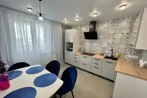 Tsvet Nastroyeniya Seryi Flat, Engels