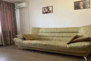 Na Yunnatov 12 Flat, Maykop