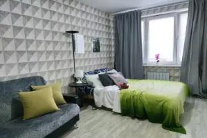 v Tsenter Noviy ZhK (Akaskova 81/1) Idealno dlya Semyi do 5 Chel Parkovka i Konditsioner Flat, Ufa