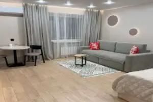 Krasivaya Studiya V Tsentre Goroda Flat, Karagandy