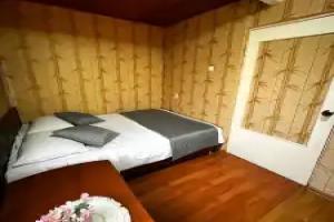 Komnata Romantika V Lazarevskom Flat, Lazarevskoye