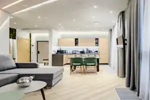 Ohtainn 7-7 s Vidom vo Dvor i na Ploshchadku Apartments, Syargi