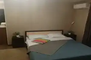 Na Malinovoy 1 Flat, Krasnyy Pakhar'