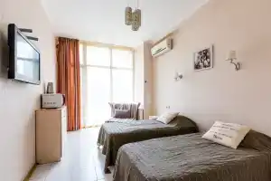 Svetlana-Tsentr u morya s vidom na skver i tsentr Apartaments, Sochi