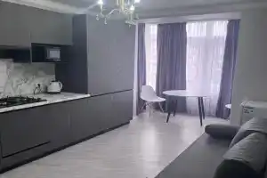 Uyutnaya Ryadom S Aeroportom Flat, Krasnyy Pakhar'