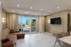 S Terrasoy I Dvumya Spalnyami - Lazurny Bereg 2 Flat, Sochi