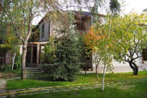 Up Armenia Villa, Arindzh