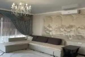 Zhemchuzhina u Morya Flat, Golubitsky