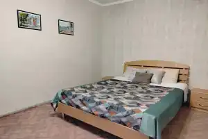 V istoricheskom tsentre Taganroga Flat