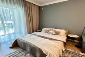 Prostornaya Dvukhkomnatnaya Kvartira s Uyutnym Dvorom Flat, Almaty