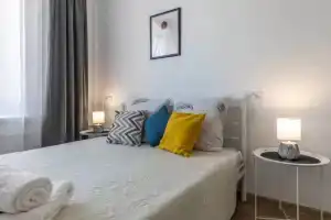 Svetlaya I Uyutnaya Kvartira V Tsentre Flat