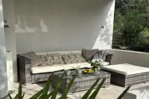 Citrus Tree Hotel, Alakhadzi