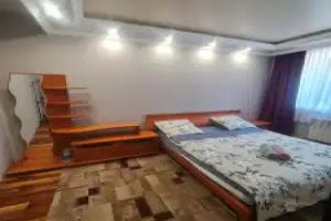 Na Ulitse Ilyicha 41 Flat, Chekhov