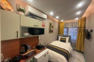 Clean Small Studio near Taksim Metro Station Apartments, Istanbul