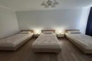 Uyutnye dvukhkomnatnye apartamenty dlya semi ili kompanii Apartments, Kushchyovskaya