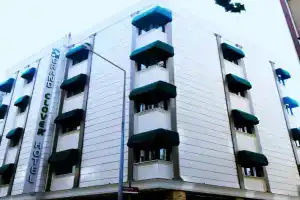 Grand Clover Hotel, Karahidir