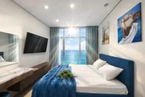 Stil Lyuks Blestyaschiy V Alushte Pryamoy Vid Na More S 16 Etazha Apartments, Alushta