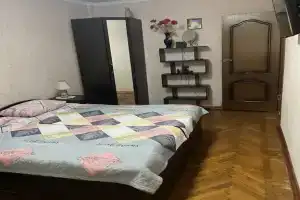 Na Vorovskogo 49 u muzeya Flat, Sochi