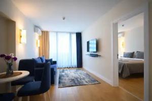 Stilnaya s Odnoy Spalney Ryadom s Naberezhnoy | Vid na Gory Flat, Batumi