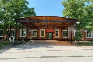 Fort Hotel, Svobodny