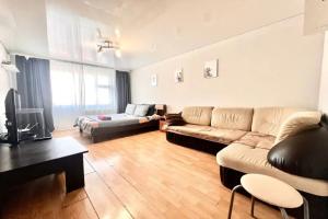 Prostornaya 2k. kvartira na Permyakova 86, Mikhaylovskiy, Tts Ostrov, Tts Matreshka Flat, Tyumen