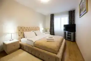 4-komnatnye HomeApart Storozhovskaya, 8 Apartments