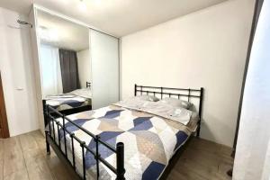 Uyutnaya Trekhkomnatnaya Flat, Ekaterinburg