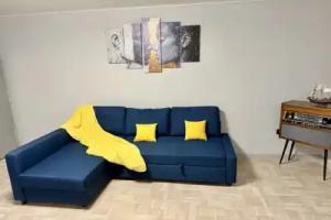 Uyutnaya Dvukhkomnatnaya v Tsentre Goroda Flat, Yurga
