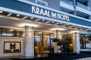 Kraal Hotel, Vlore