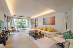 Elegant Beachfront 3Br Condo at Pearl of Naithon Apartments, Naithon