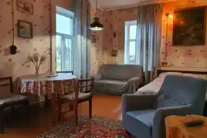 V Starinnom Osobnyake  voskresenskaya - Pamyatnik Provintsialnogo Klassitsizma Flat, Cherdyn
