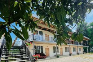 Edgar Guest House, Psyrdzha