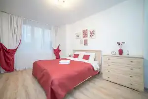 8 Marta 202 korpus 3 do dvenadcati chelovek Apartments, Ekaterinburg