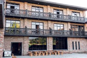 Gloriya Hotel, Ldzaa