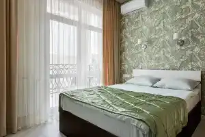 U Morya V ZhK Izumrudnyij Gorod Apartments, Gelendzik