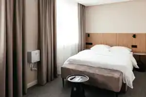 Krona Hotel (former Versailles), Khabarovsk